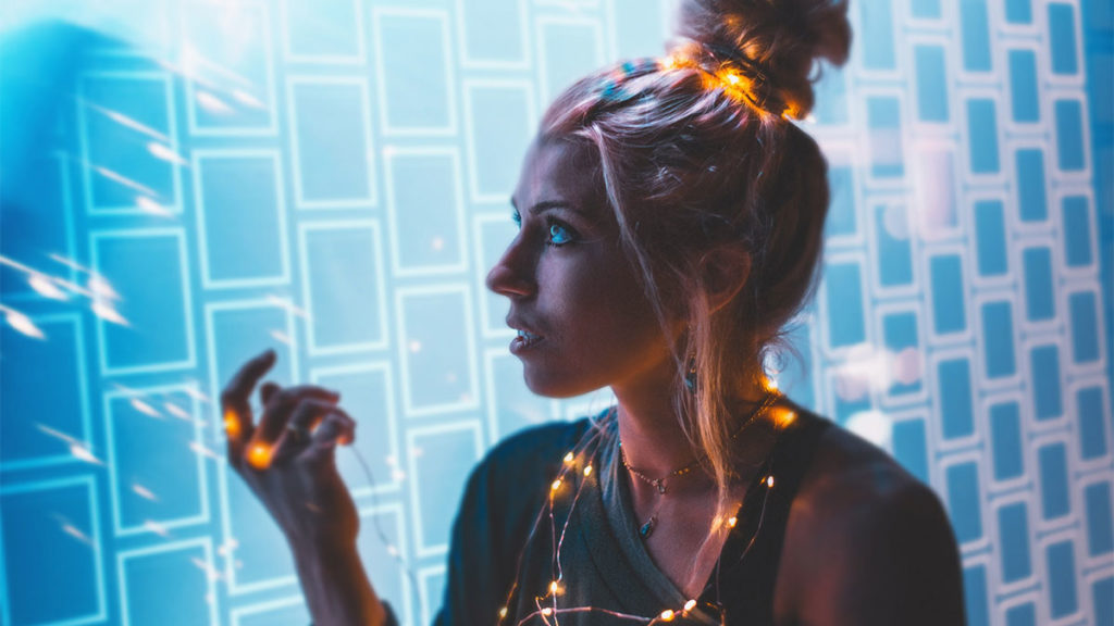 Data & Analytics - Woman in front of tech screen