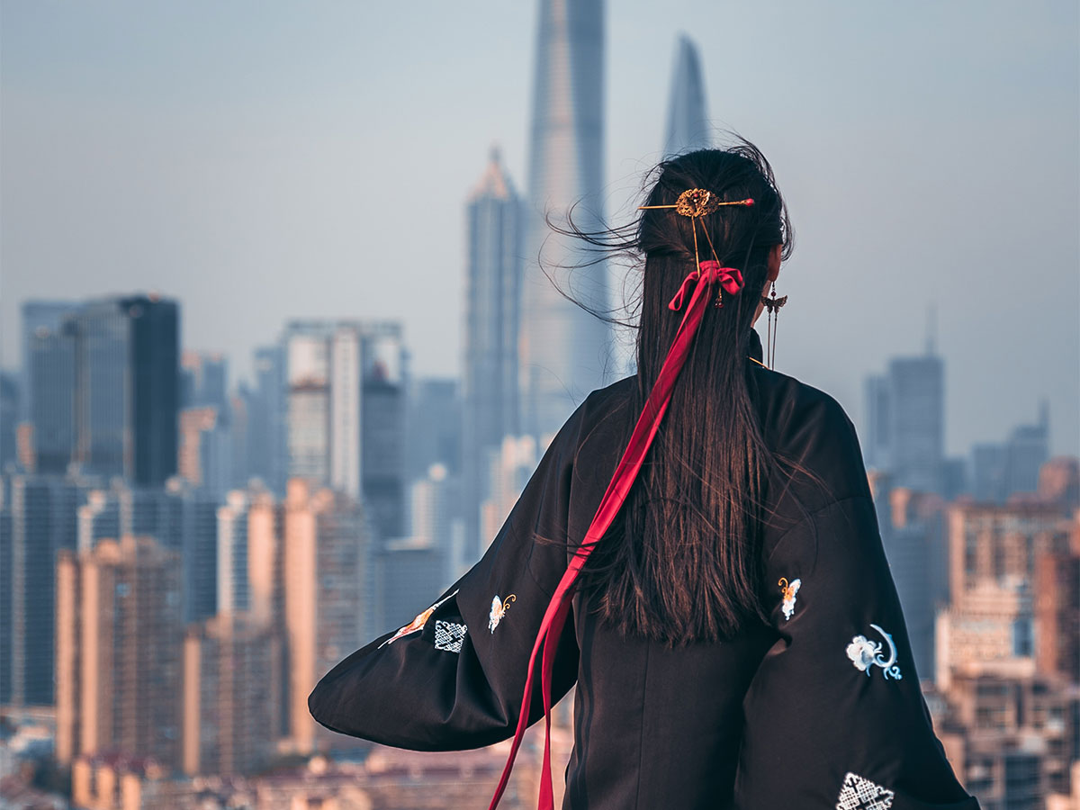 BMCE Bank of America Success Story - Chinese woman looking at city skyline